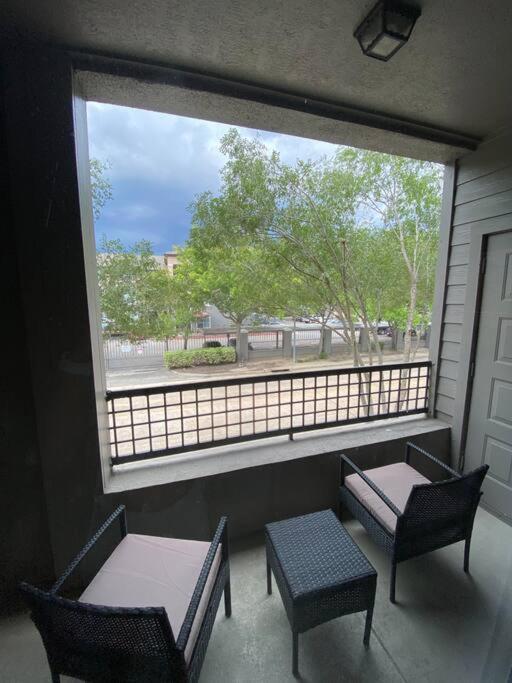 Your Warm Spacious Unit With Pool - Medical Center Houston Exteriér fotografie